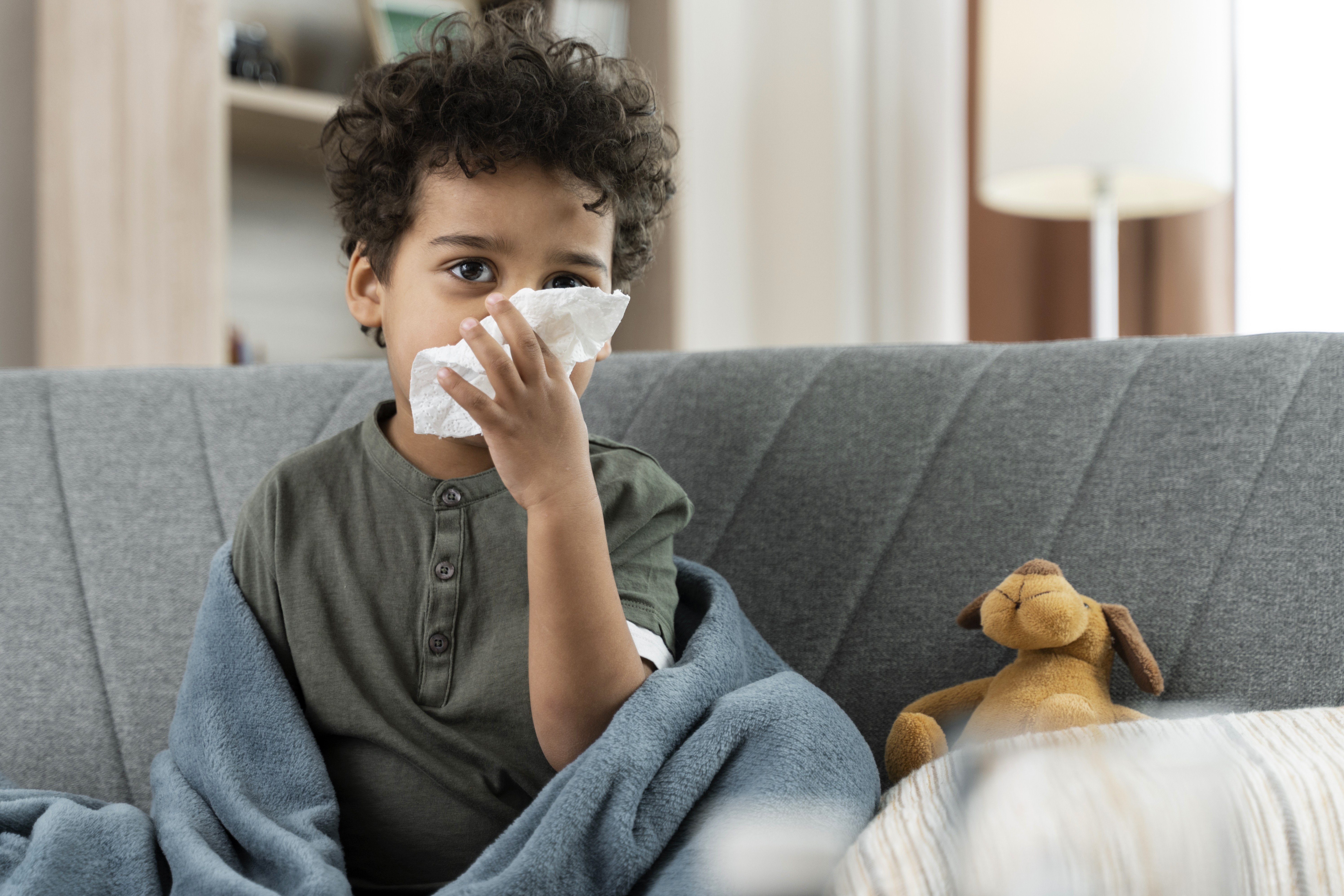 hidung meler anak, perbedaan flu dan alergi, gejala alergi anak, Bunda, si Kecil